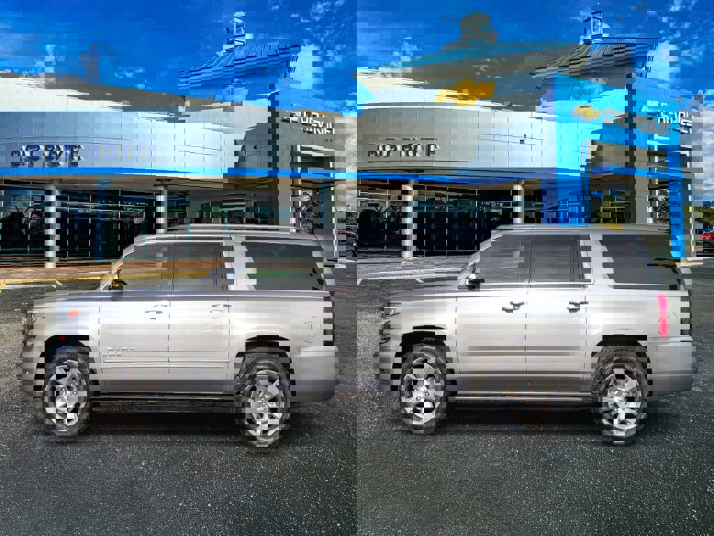 Used 2019 Chevrolet Suburban Premier RWD image 7