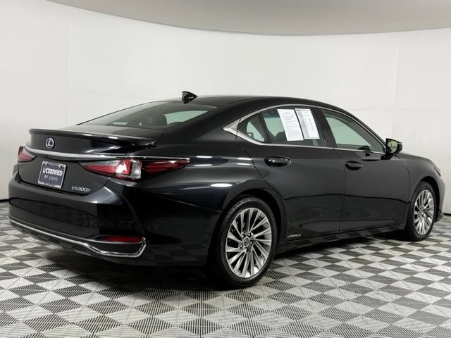 Certified 2022 Lexus ES 300h Ultra Luxury w/ Accessory Package 2 FWD image 9