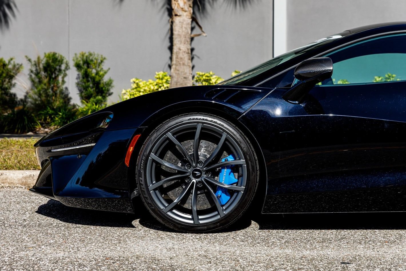 Used 2023 McLaren Artura RWD image 16