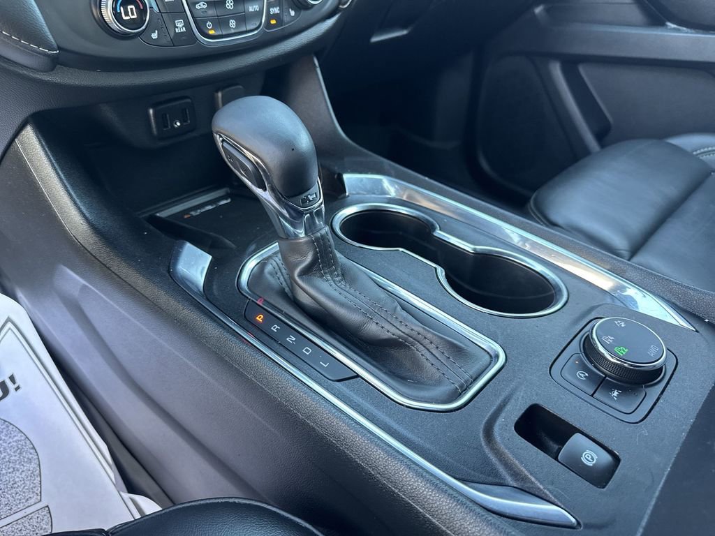 Used 2023 Chevrolet Traverse LT w/ Rear Camera Mirror Package image 20