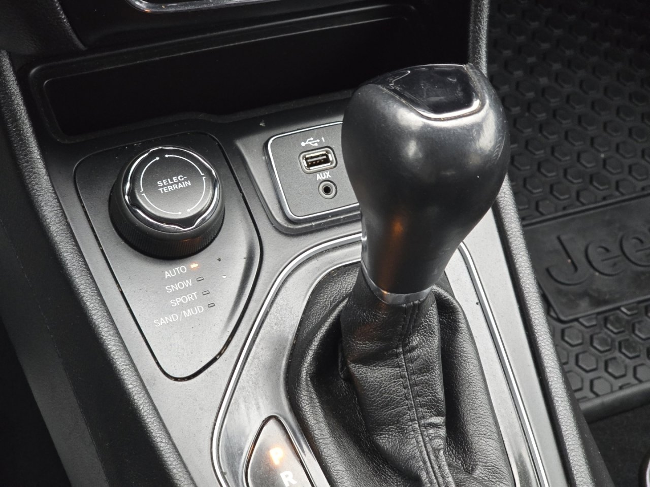 Used 2019 Jeep Cherokee Latitude Plus image 18