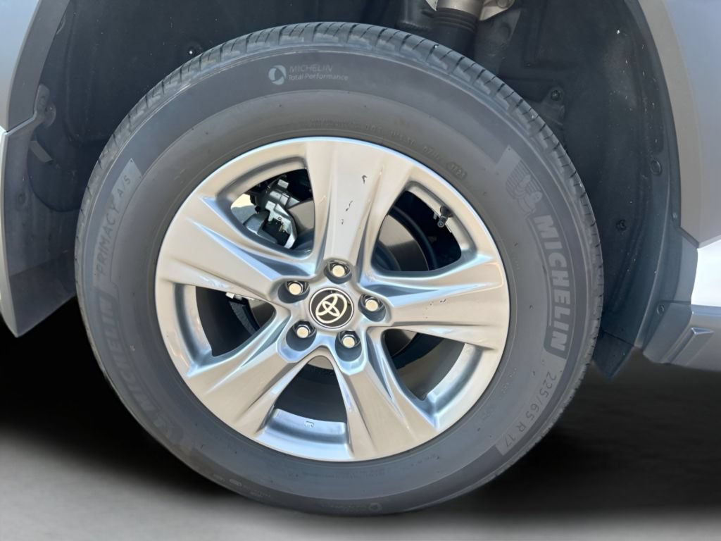 Used 2024 Toyota RAV4 XLE AWD/4WD image 17