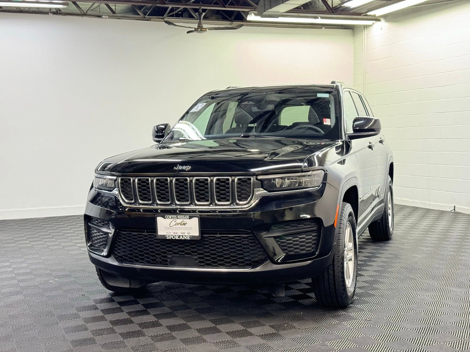 Used 2023 Jeep Grand Cherokee Laredo