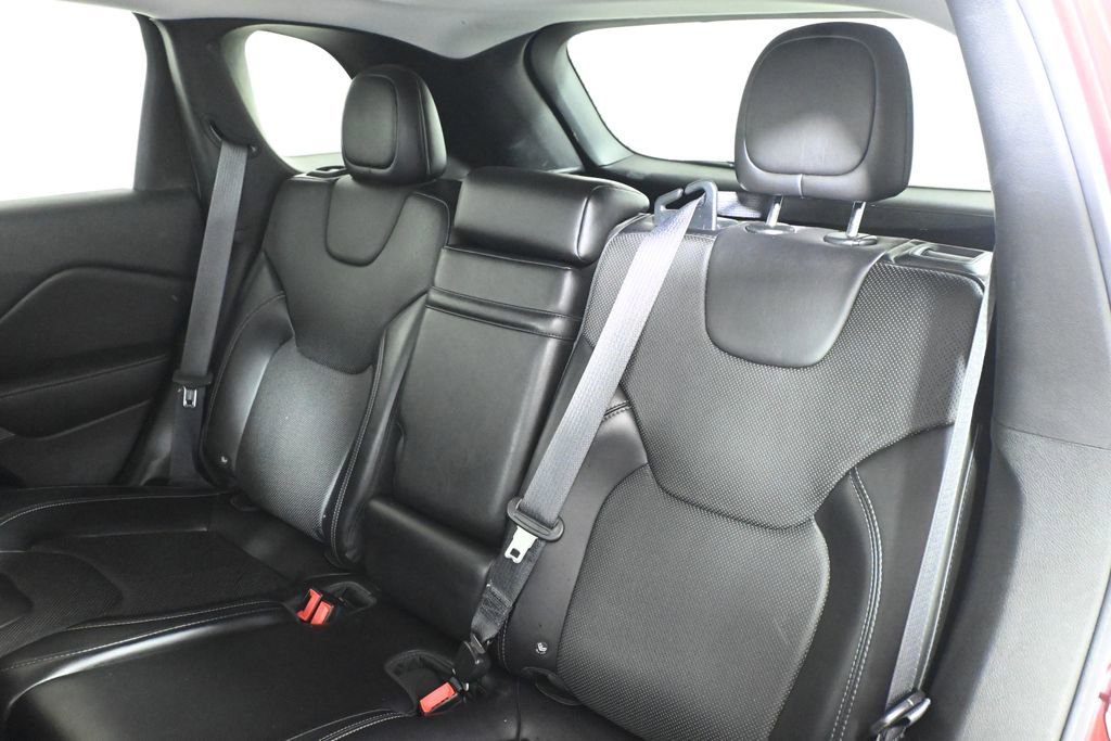 Used 2019 Jeep Cherokee Limited AWD/4WD image 4