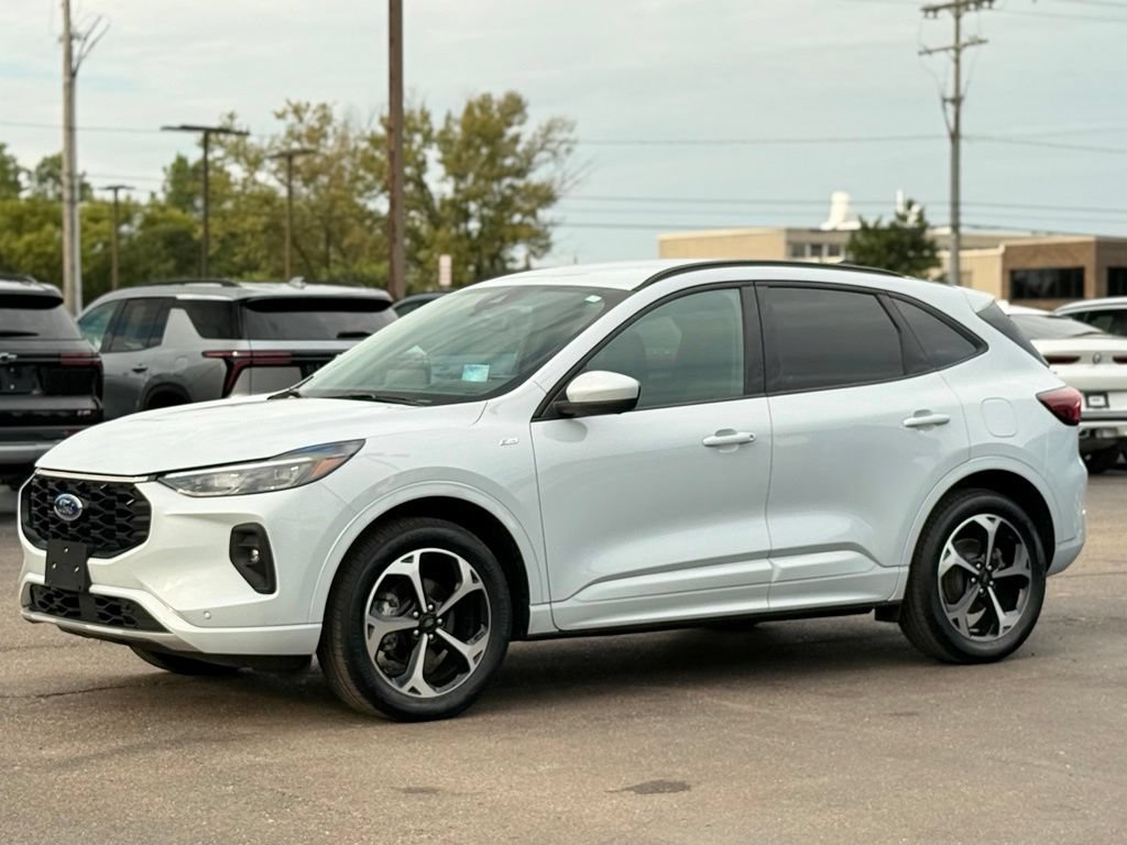 Used 2025 Ford Escape ST-Line Elite w/ Premium Technology Package AWD/4WD image 36