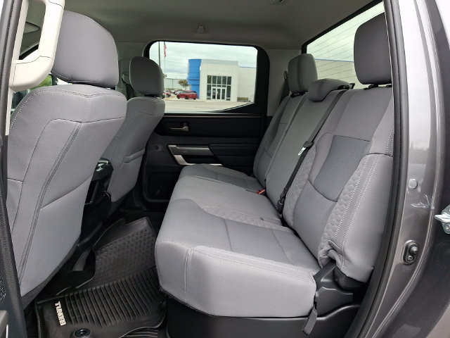 Used 2022 Toyota Tundra SR5 w/ SR5 Convenience Package AWD/4WD image 14