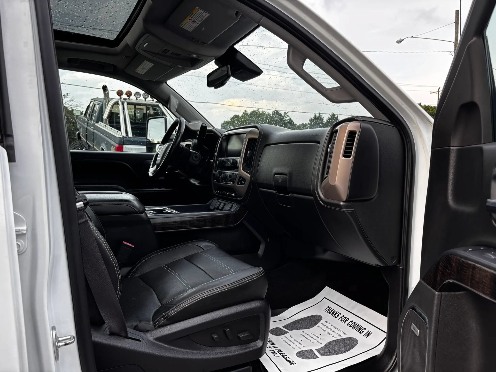 Used 2015 GMC Sierra 2500 Denali w/ Duramax Plus Package AWD/4WD image 32