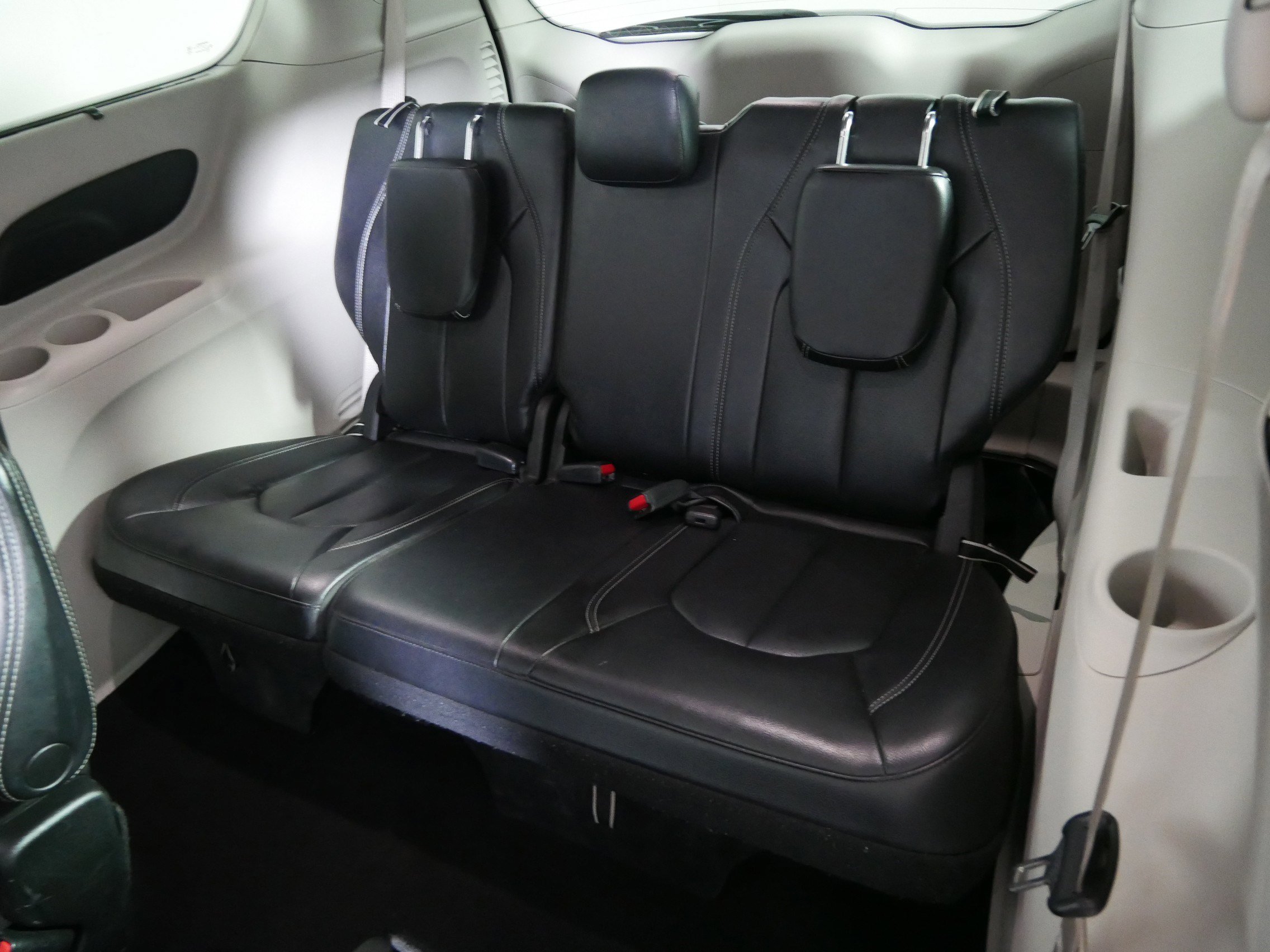 Used 2022 Chrysler Pacifica Touring-L image 33