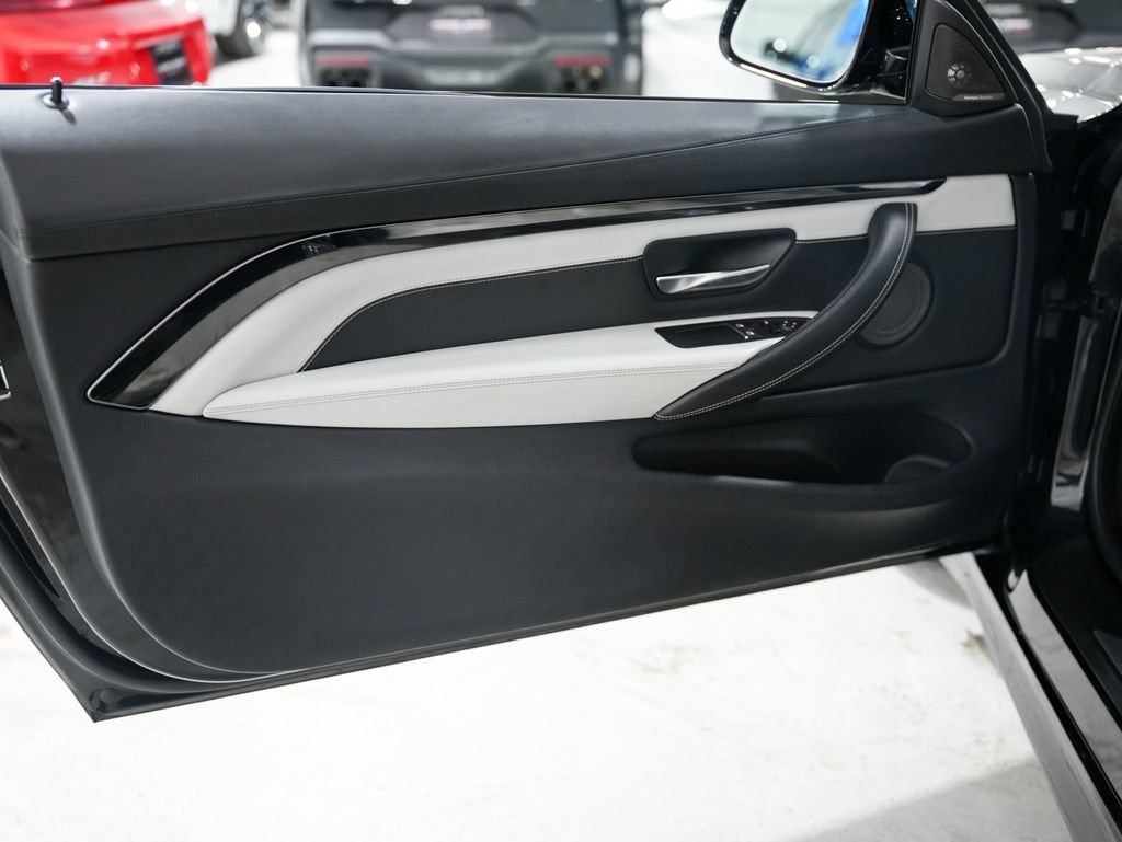 Used 2018 BMW M4 Coupe RWD image 30