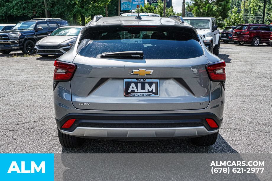 Used 2025 Chevrolet Trax LT FWD image 10