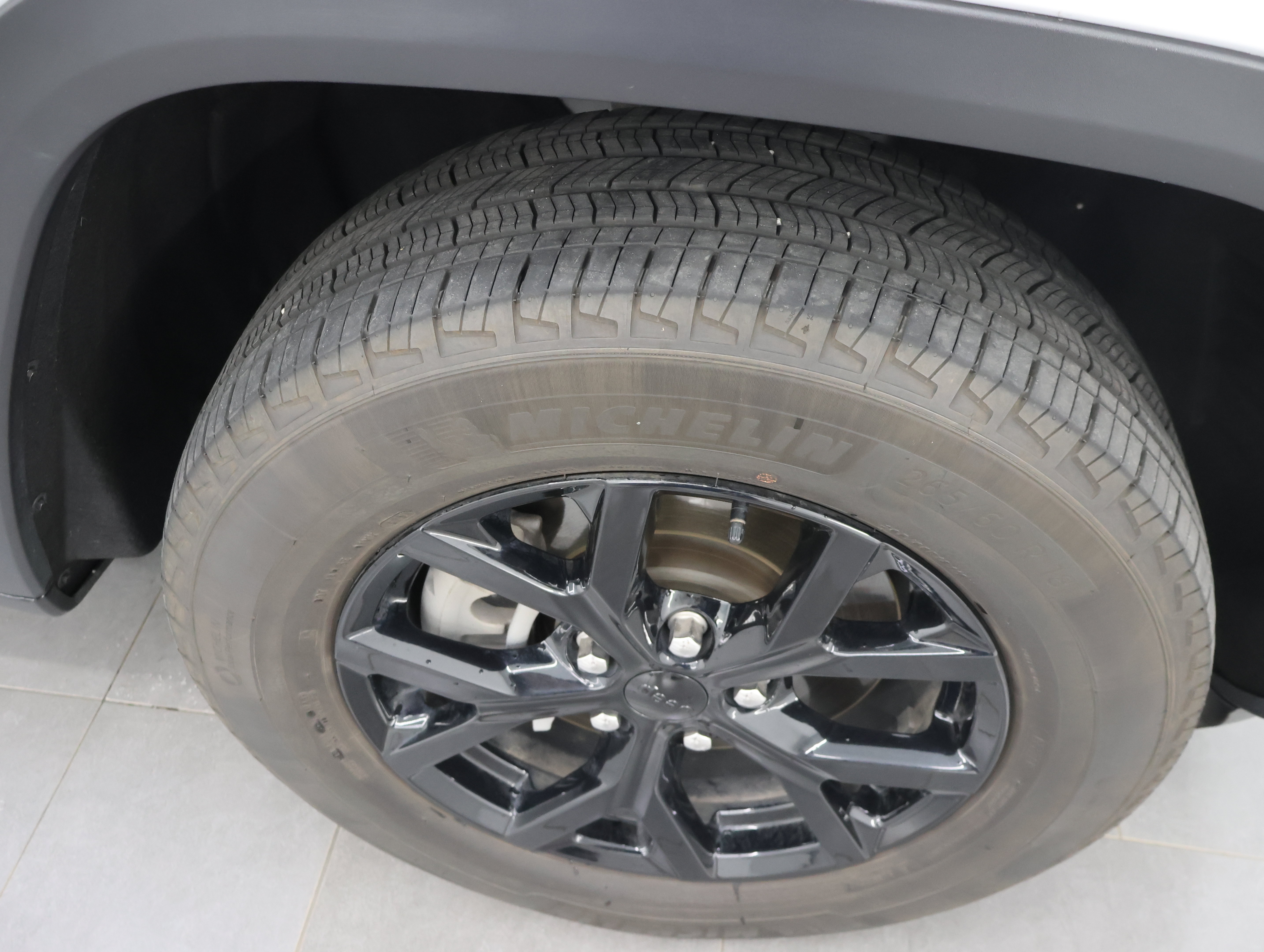 Used 2025 Jeep Grand Cherokee L Altitude AWD/4WD image 3