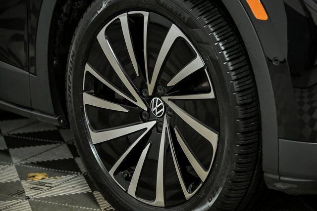 Used 2023 Volkswagen ID.4 Pro S Plus image 3