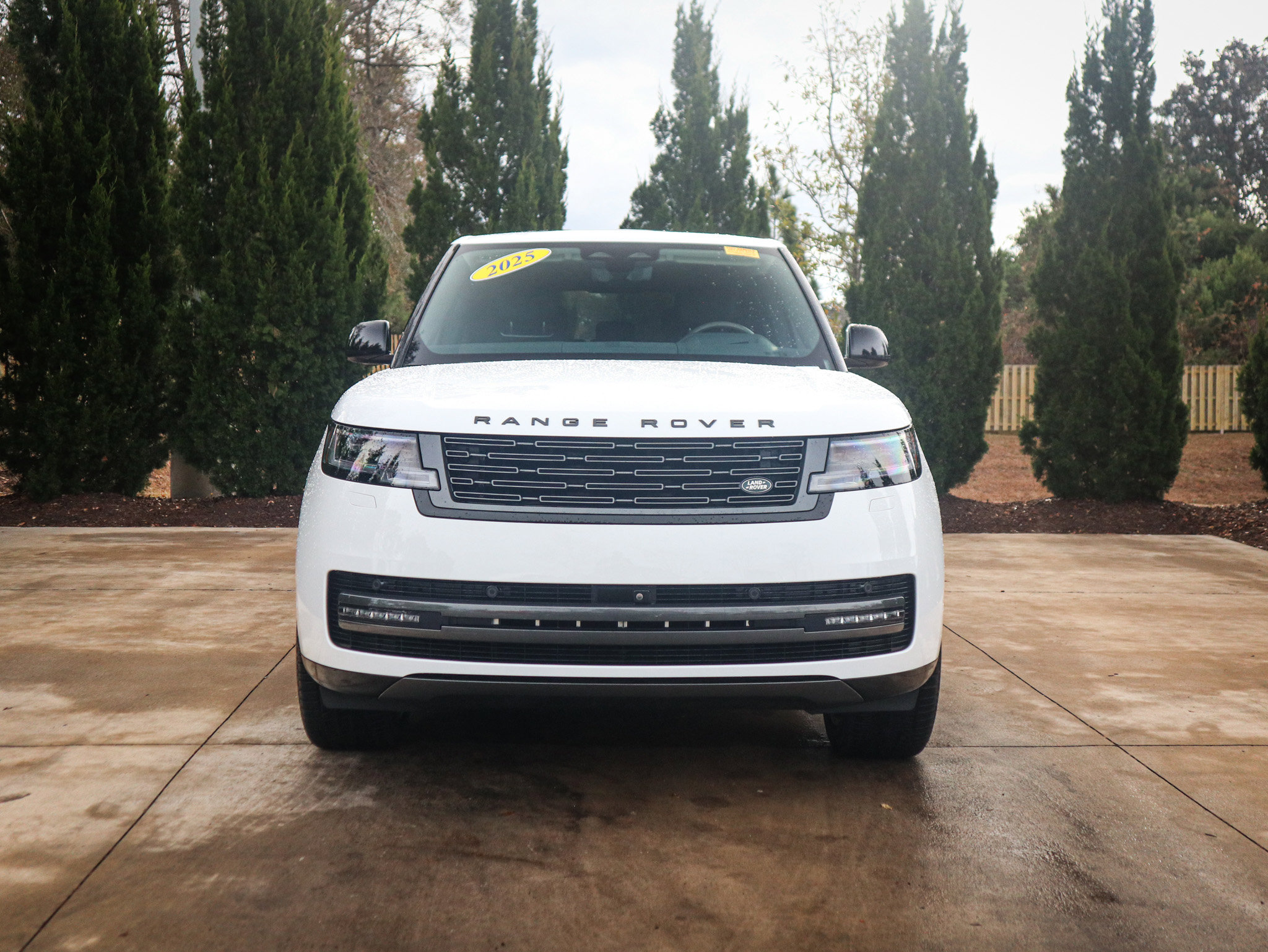 Used 2025 Land Rover Range Rover Autobiography image 3