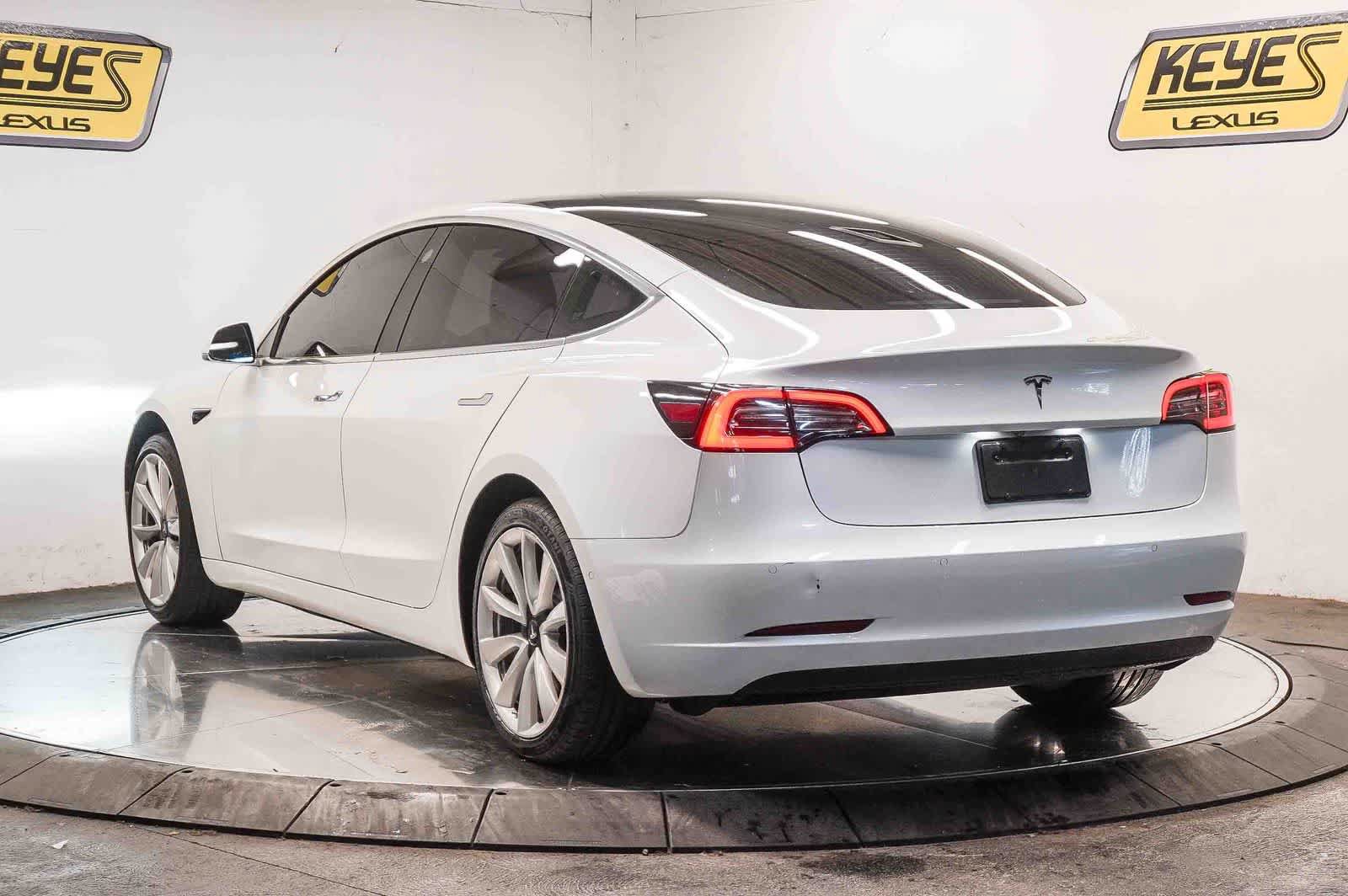 Used 2020 Tesla Model 3 Standard Range Plus RWD image 2