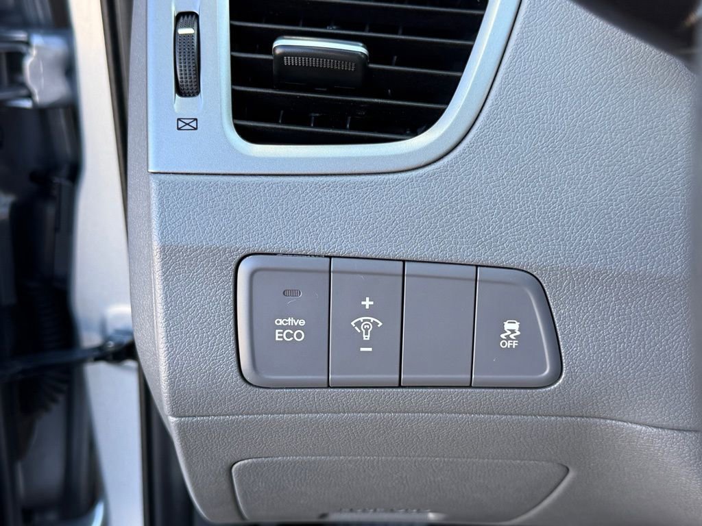 Used 2016 Hyundai Elantra SE image 25