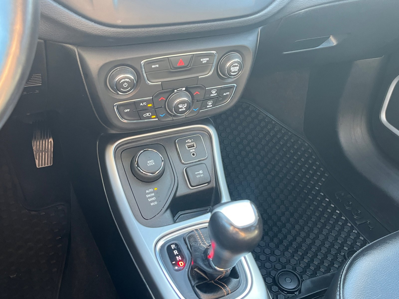 Used 2019 Jeep Compass Latitude w/ Popular Equipment Group AWD/4WD image 23