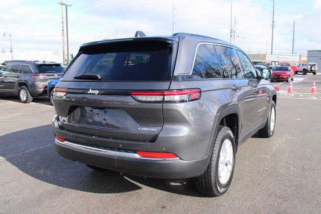 Used 2024 Jeep Grand Cherokee Laredo image 39