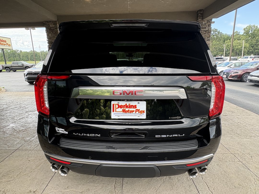 Used 2021 GMC Yukon Denali w/ Denali Premium Package RWD image 7