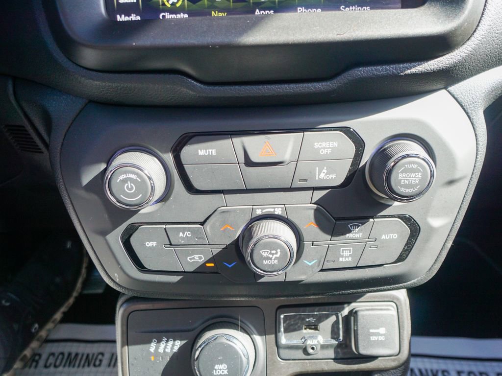 Used 2021 Jeep Renegade Latitude w/ Sun & Sound Group image 24