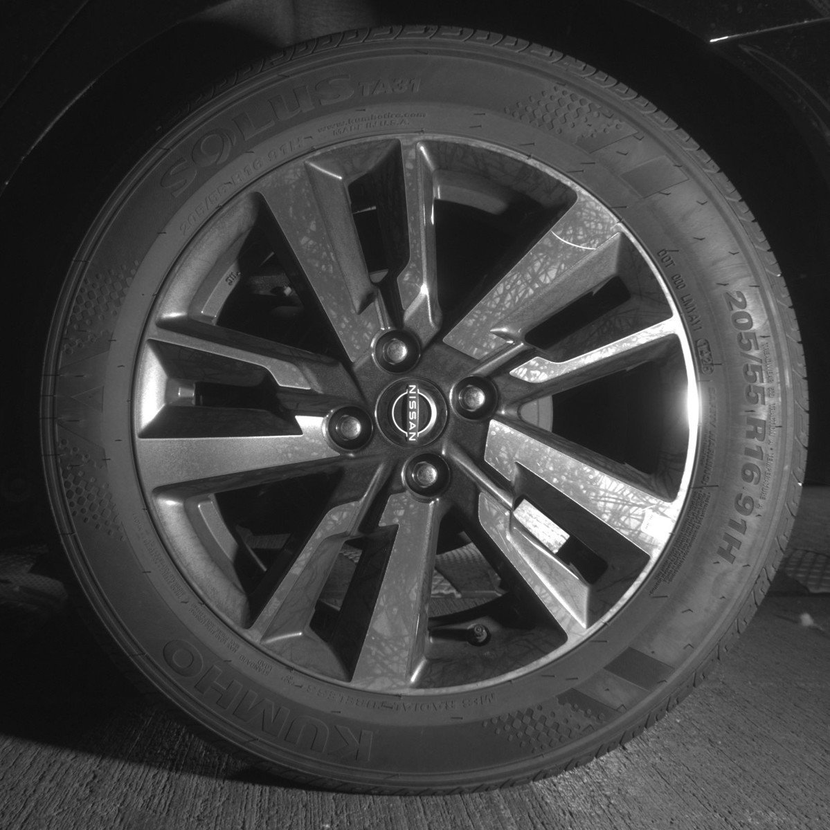 Used 2025 Nissan Versa SV image 14