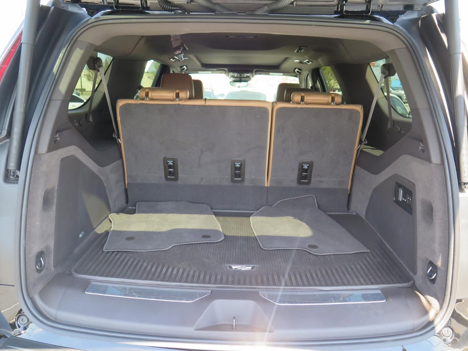 Used 2021 Cadillac Escalade ESV Premium Luxury w/ Driver Assist Tech Package AWD/4WD image 24