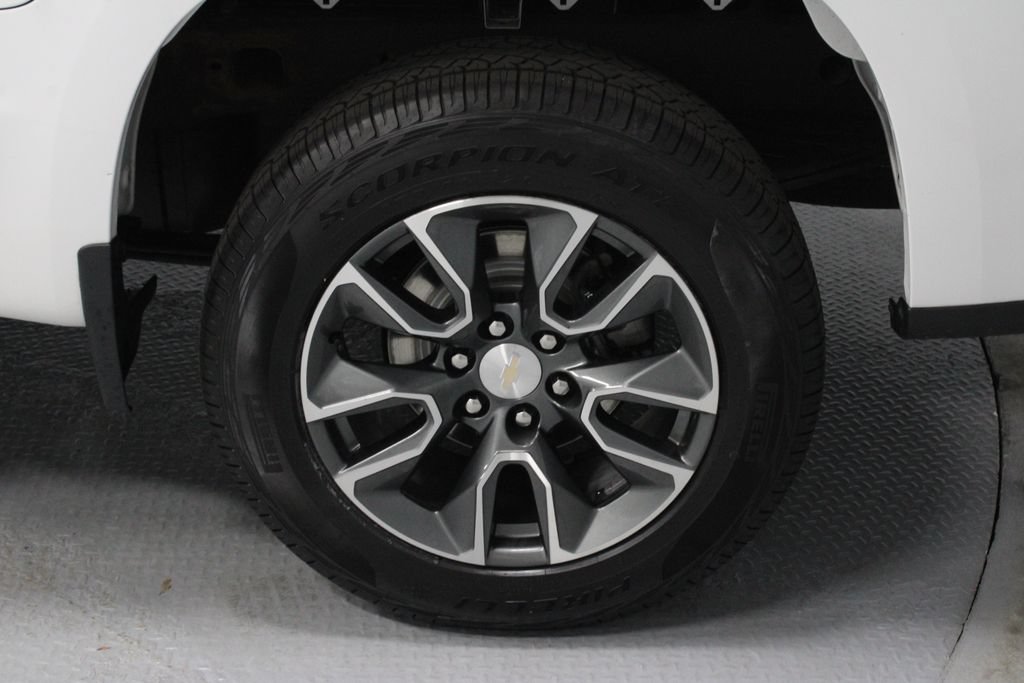 Used 2023 Chevrolet Silverado 1500 LT AWD/4WD image 19