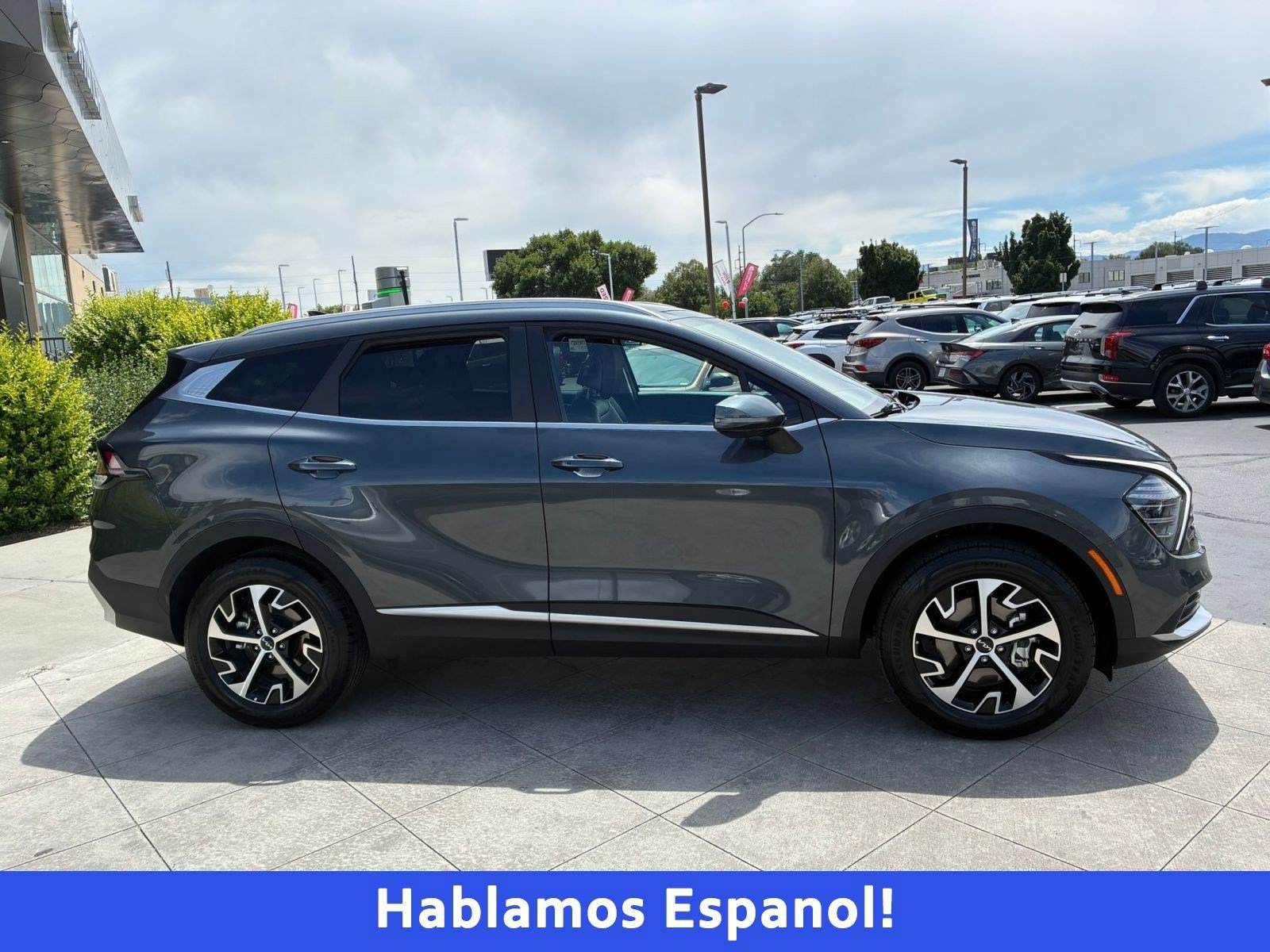 Used 2025 Kia Sportage EX AWD/4WD image 2