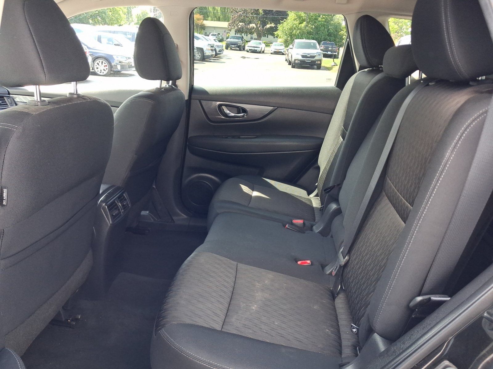 Used 2019 Nissan Rogue SV AWD/4WD image 18
