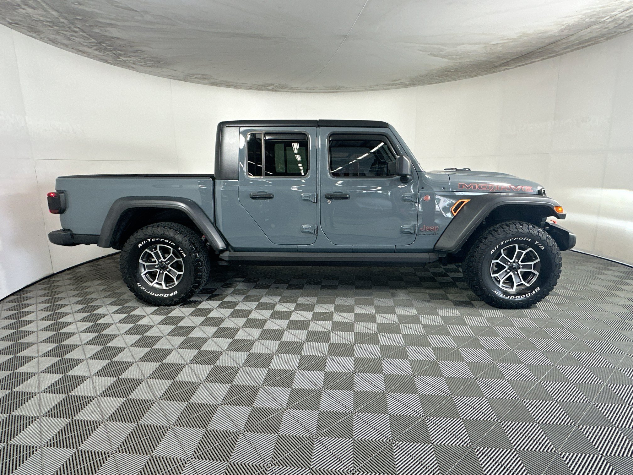 Used 2024 Jeep Gladiator Mojave w/ Convenience Group AWD/4WD image 2