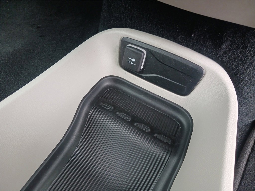 Used 2024 Chrysler Pacifica Touring-L image 22