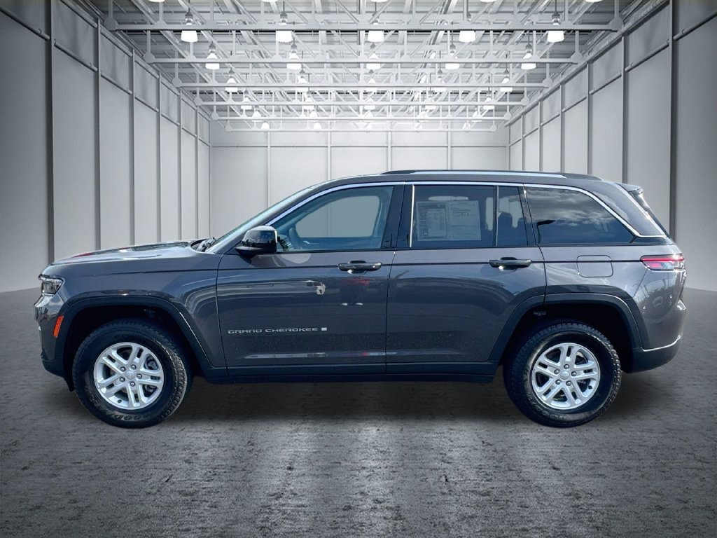 Used 2023 Jeep Grand Cherokee Laredo AWD/4WD image 4