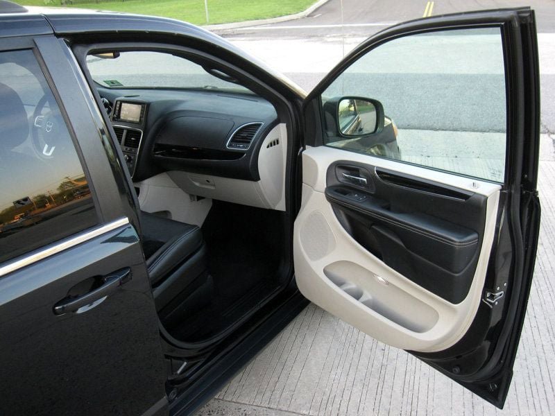 Used 2018 Dodge Grand Caravan SXT FWD image 21