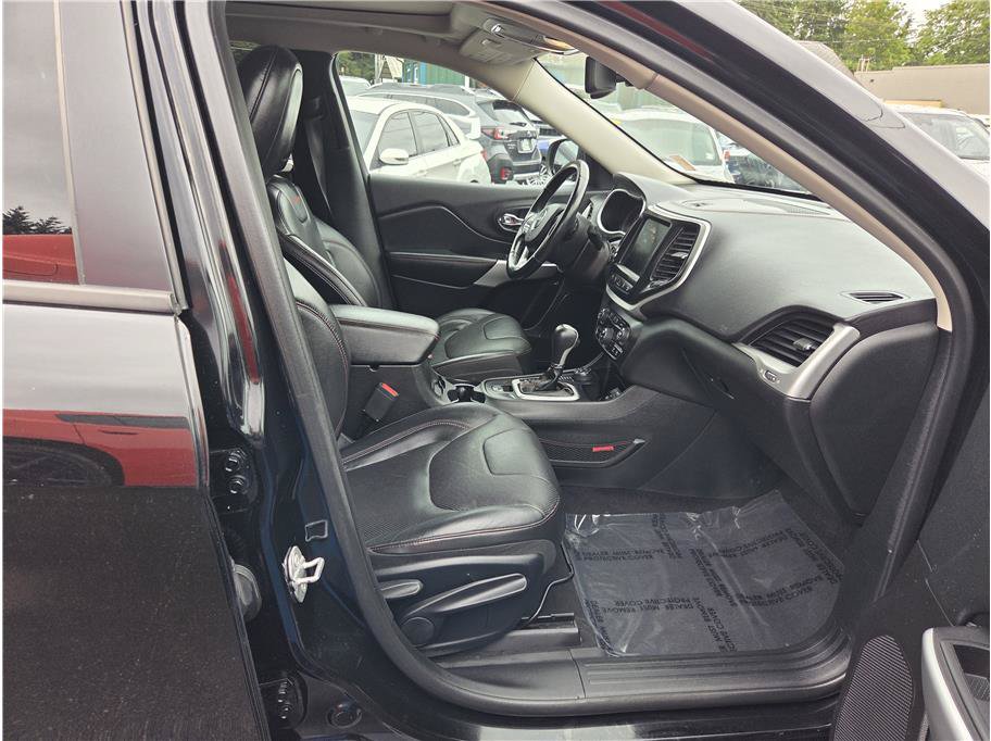 Used 2018 Jeep Cherokee Trailhawk AWD/4WD image 25