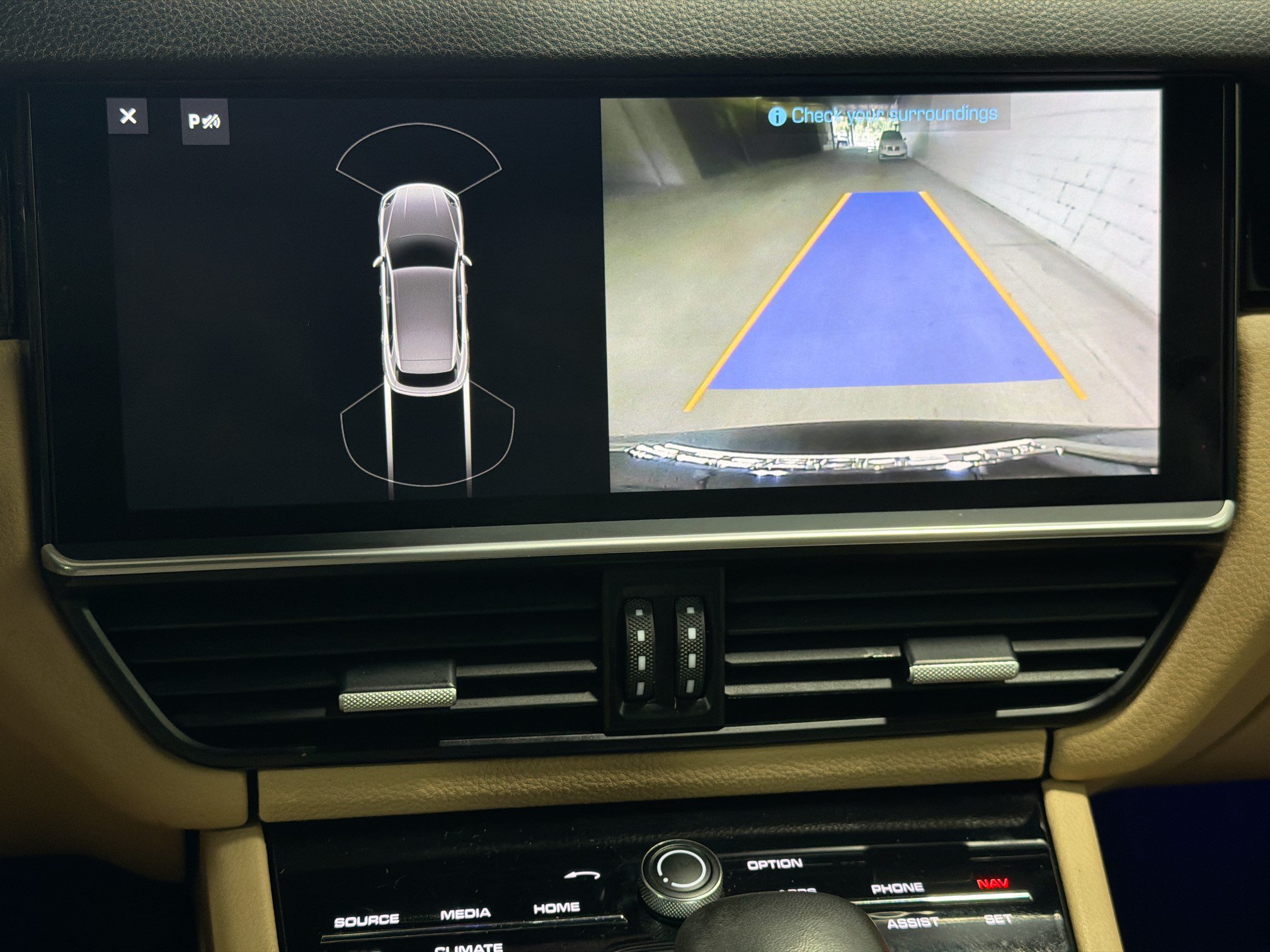 Certified 2020 Porsche Cayenne AWD/4WD image 32