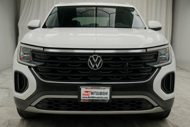 Used 2024 Volkswagen Atlas Cross Sport SE image 2