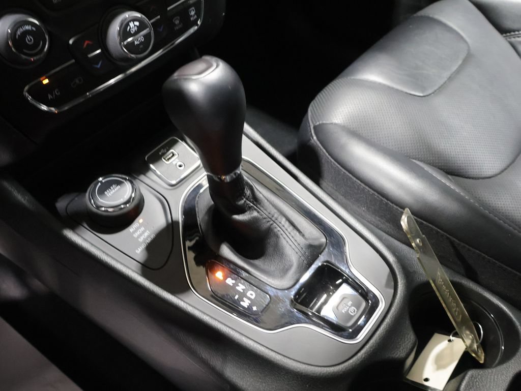 Used 2023 Jeep Cherokee Altitude Lux AWD/4WD image 29