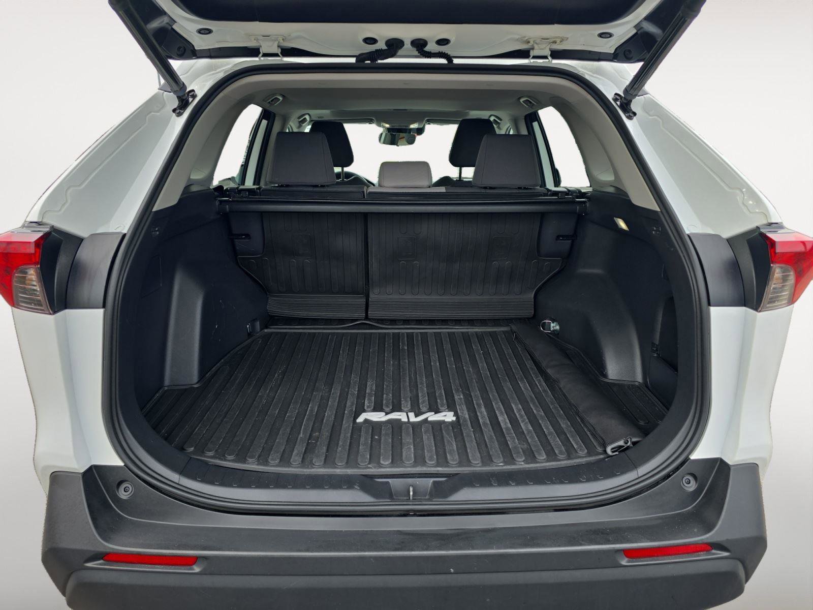 Used 2023 Toyota RAV4 XLE w/ Convenience Package image 13