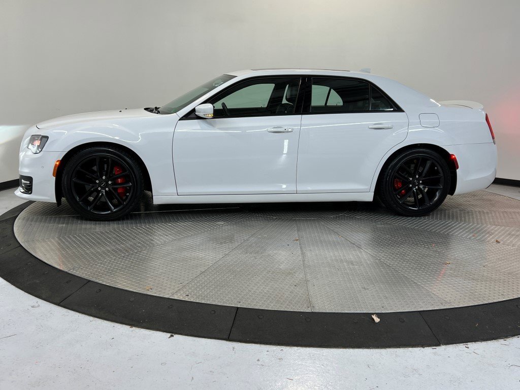 Certified 2023 Chrysler 300 C image 5