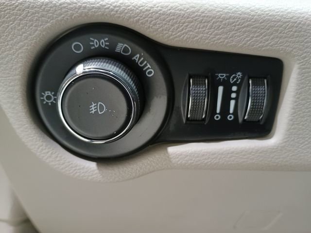 Used 2023 Chrysler Pacifica Limited FWD image 14