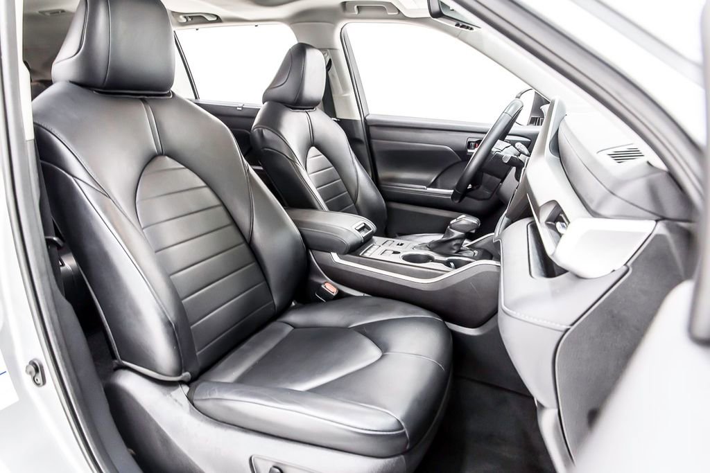 Used 2021 Toyota Highlander XLE image 32