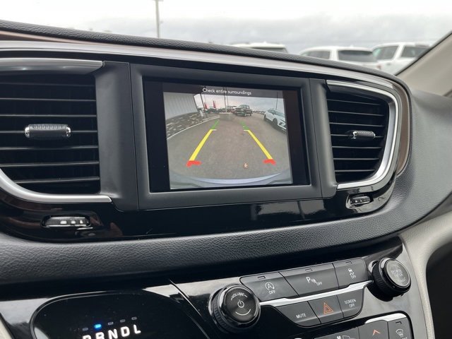 Used 2018 Chrysler Pacifica Touring-L image 54