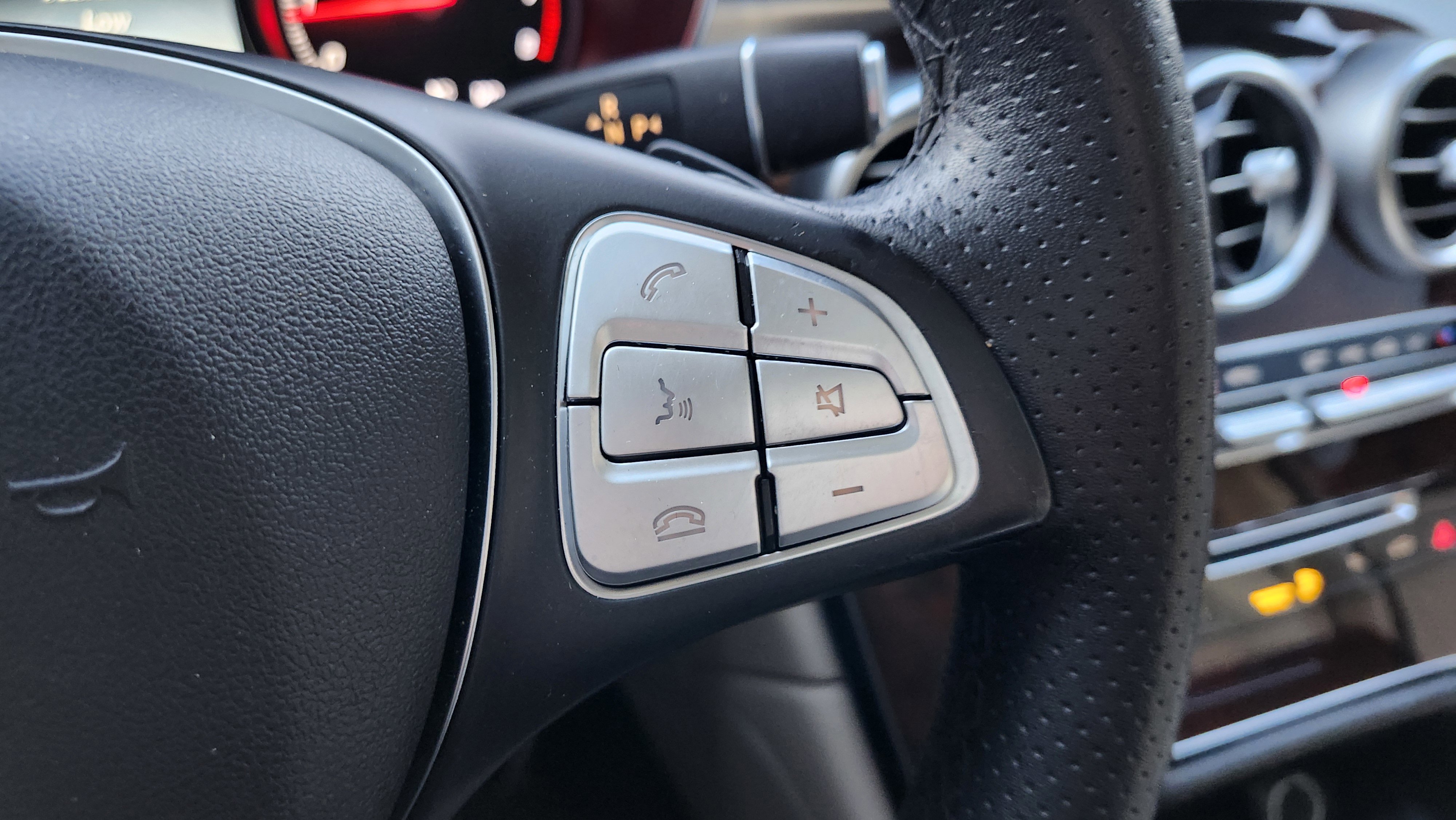 Used 2017 Mercedes-Benz GLC 300 w/ Premium 1 Package image 32