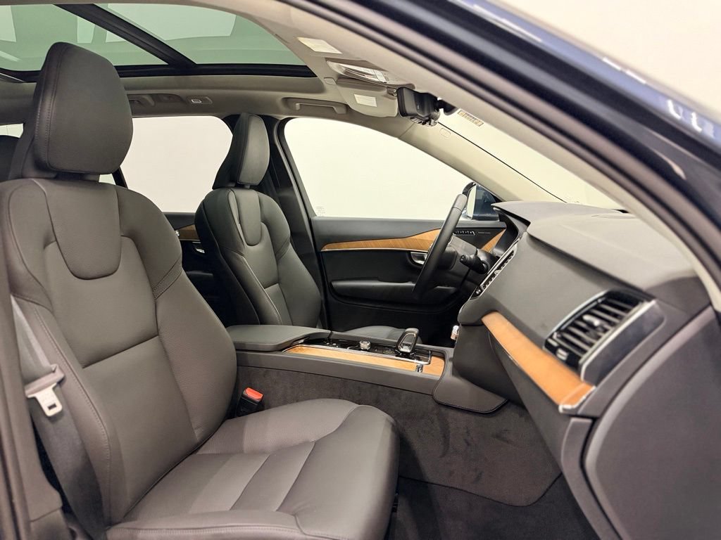 Used 2025 Volvo XC90 B6 Plus w/ Protection Package AWD/4WD image 19