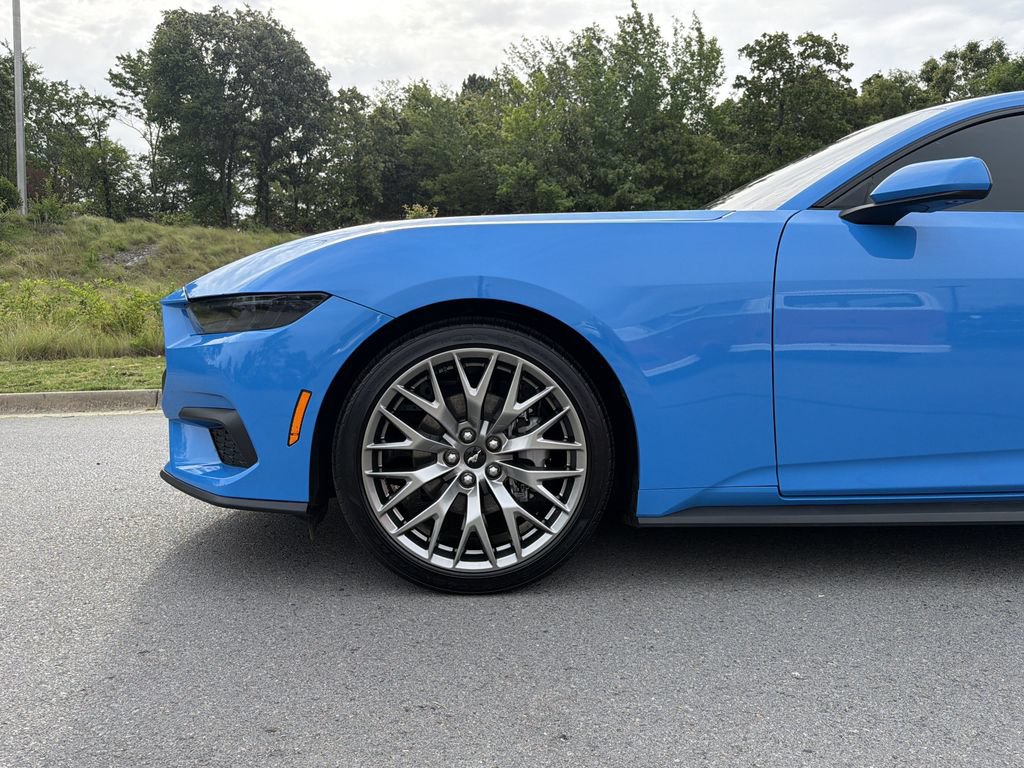 Used 2025 Ford Mustang Premium RWD image 9