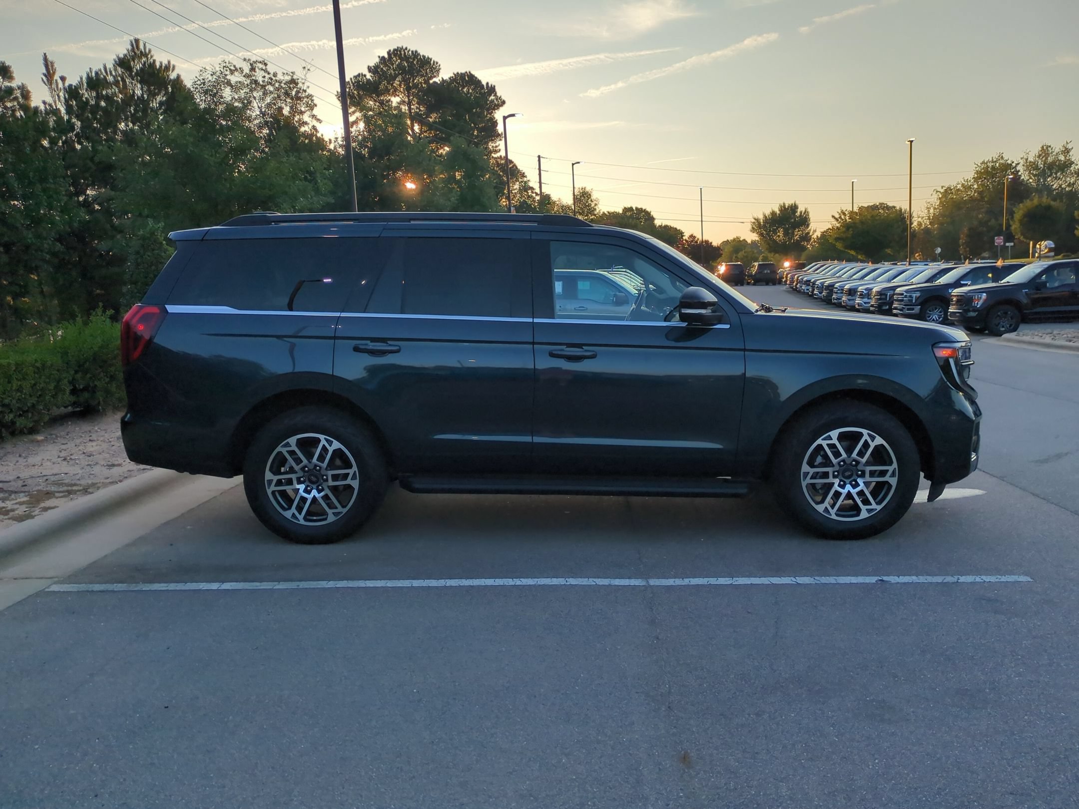 Certified 2025 Ford Expedition Active AWD/4WD image 3
