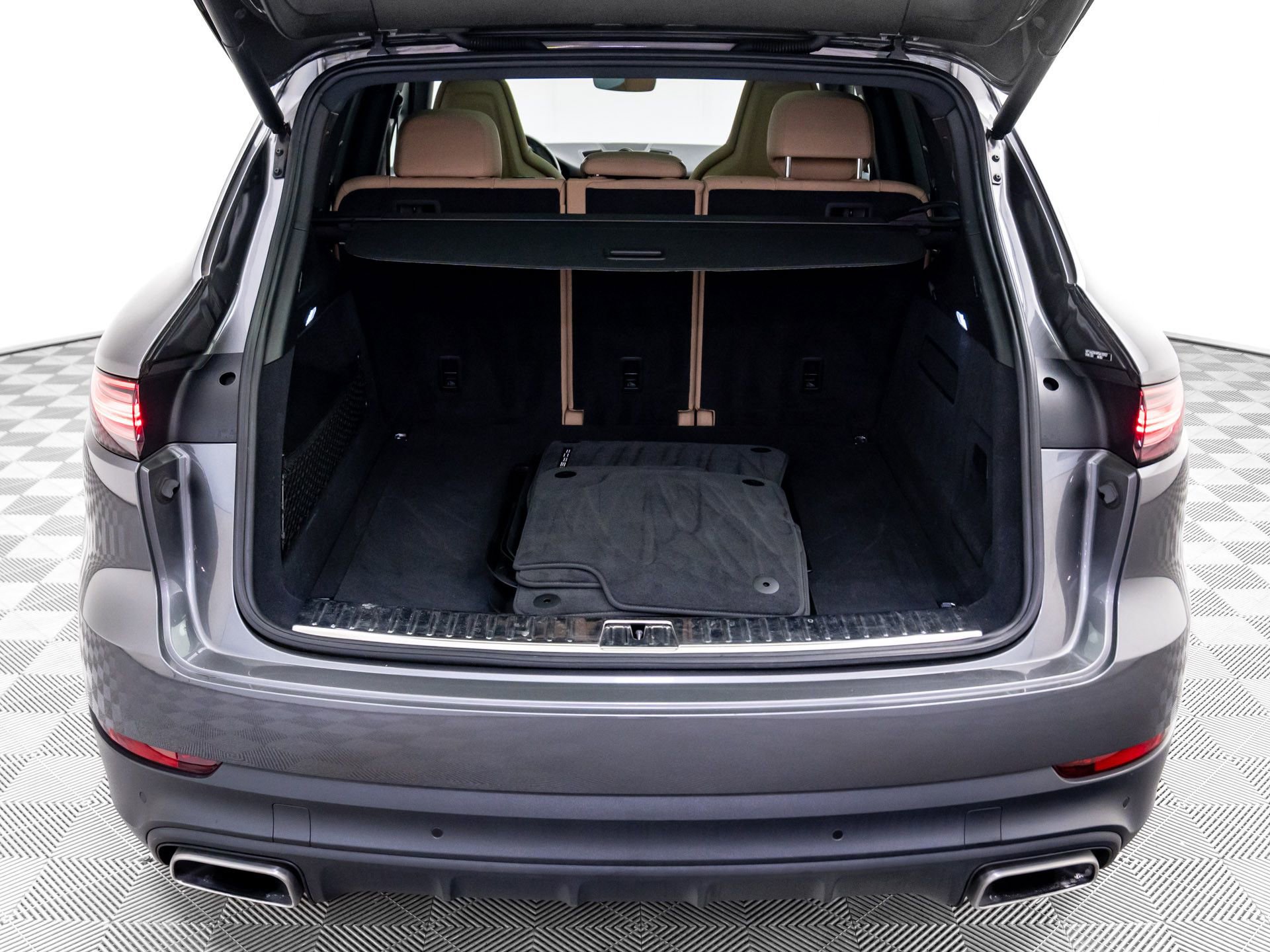 Certified 2023 Porsche Cayenne image 30