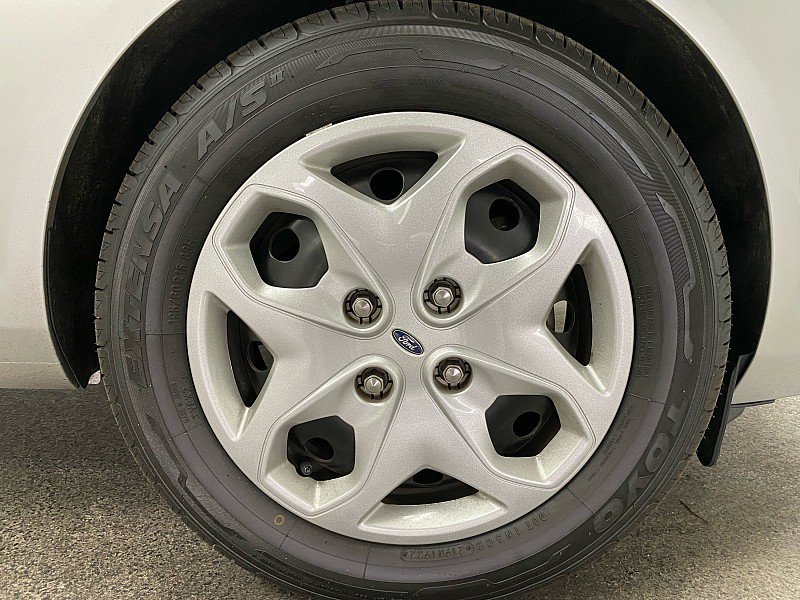 Used 2013 Ford Fiesta SE image 24