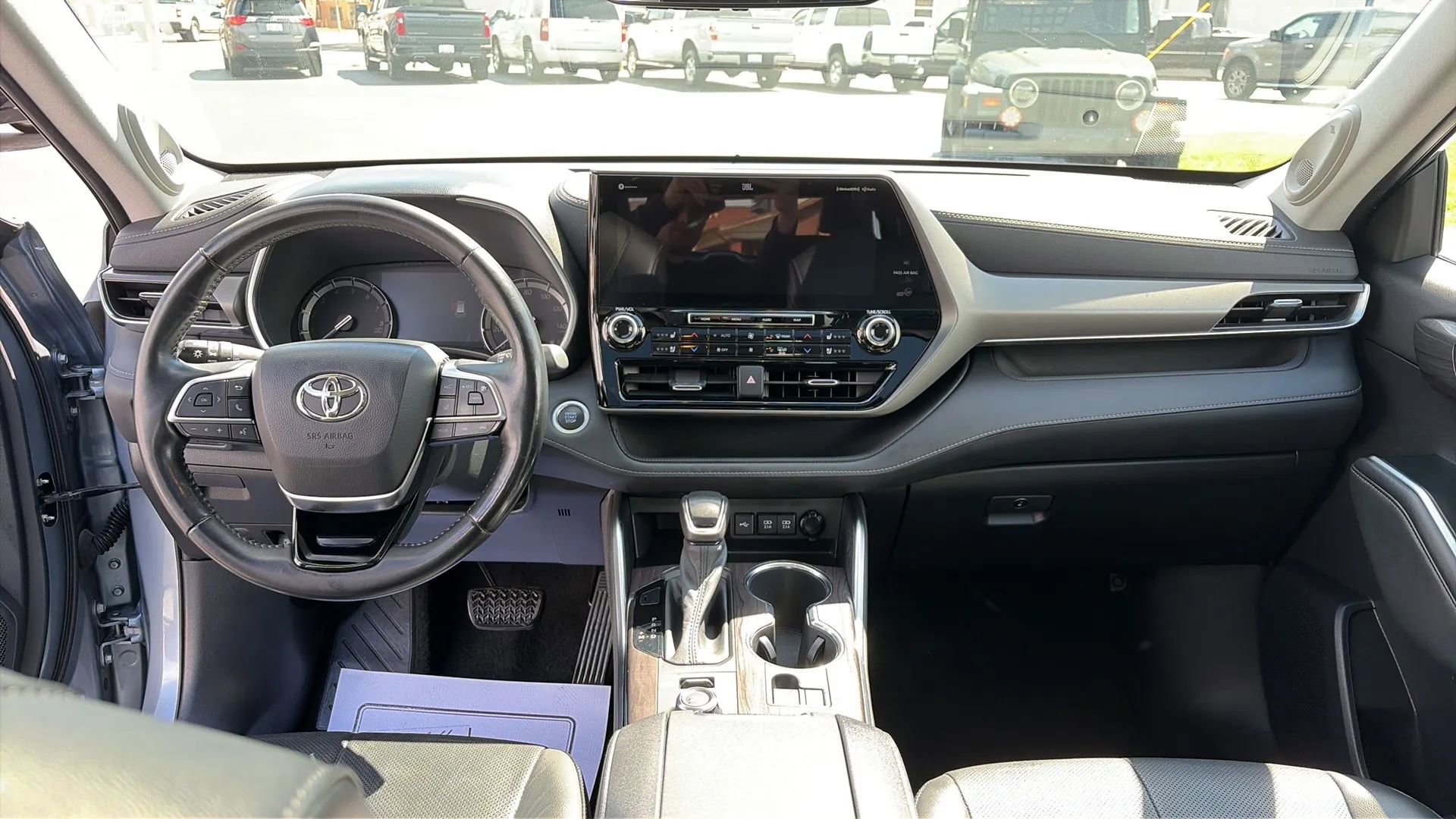 Used 2021 Toyota Highlander Limited image 17