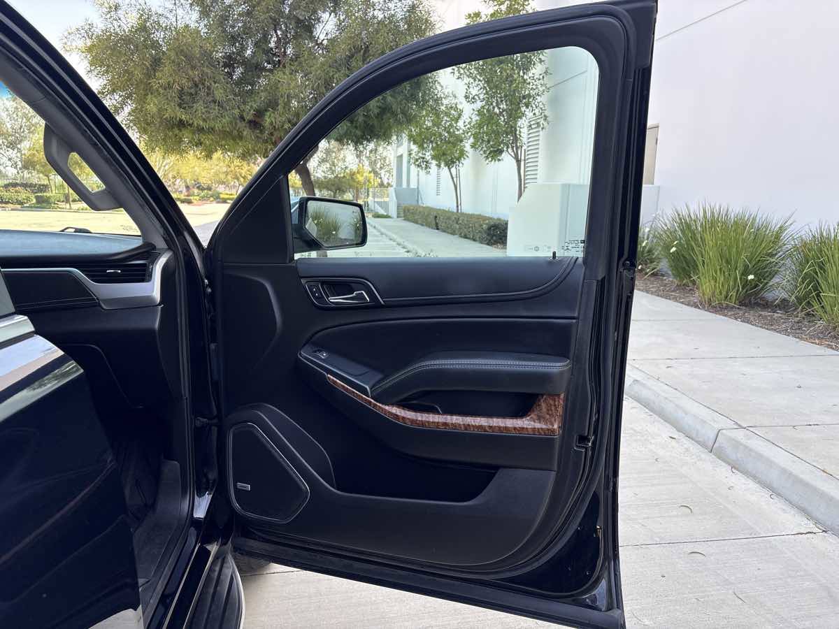 Used 2018 Chevrolet Suburban Premier AWD/4WD image 21