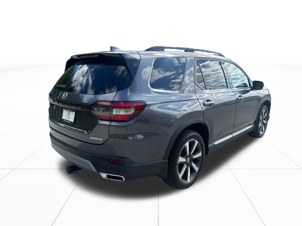 Certified 2024 Honda Pilot Touring image 9